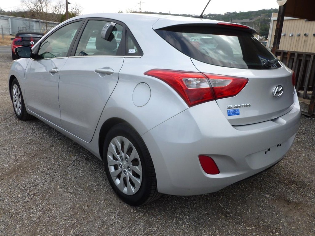 Hyundai Elantra GT Vehicle Image 02