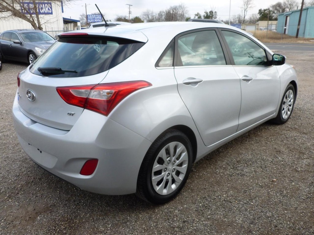 Hyundai Elantra GT Vehicle Image 03