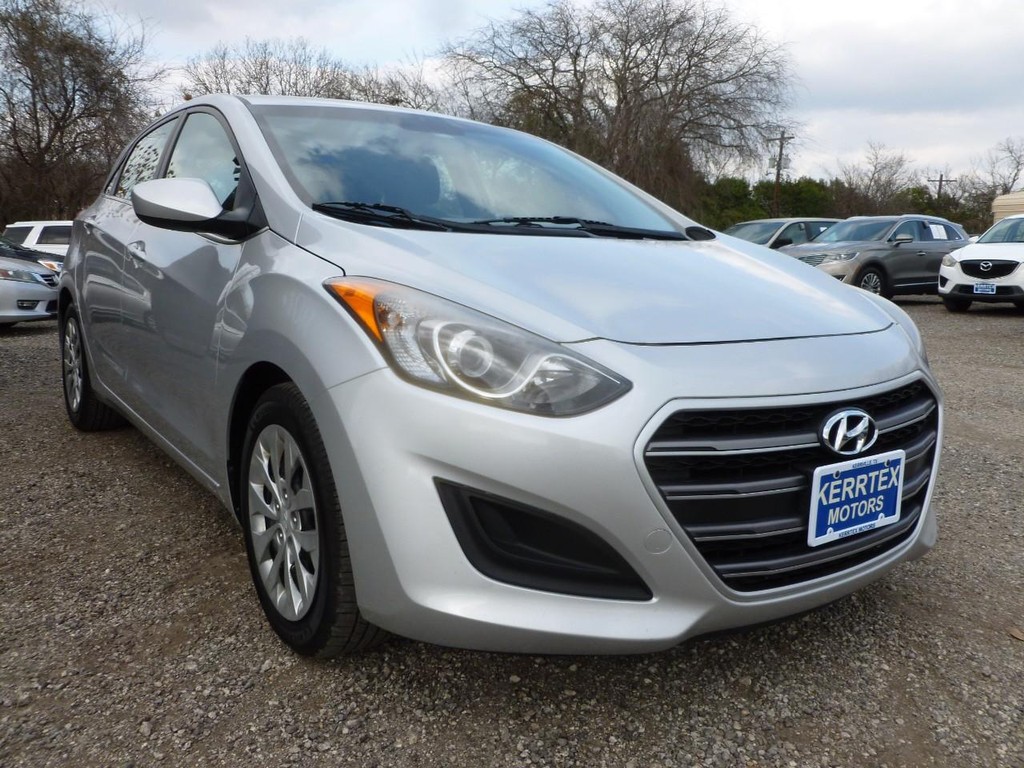 Hyundai Elantra GT Vehicle Image 05