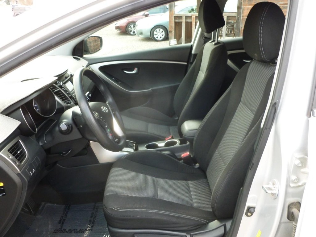 Hyundai Elantra GT Vehicle Image 06