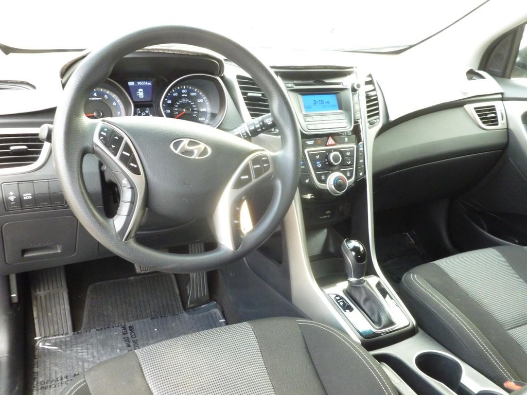 Hyundai Elantra GT Vehicle Image 08