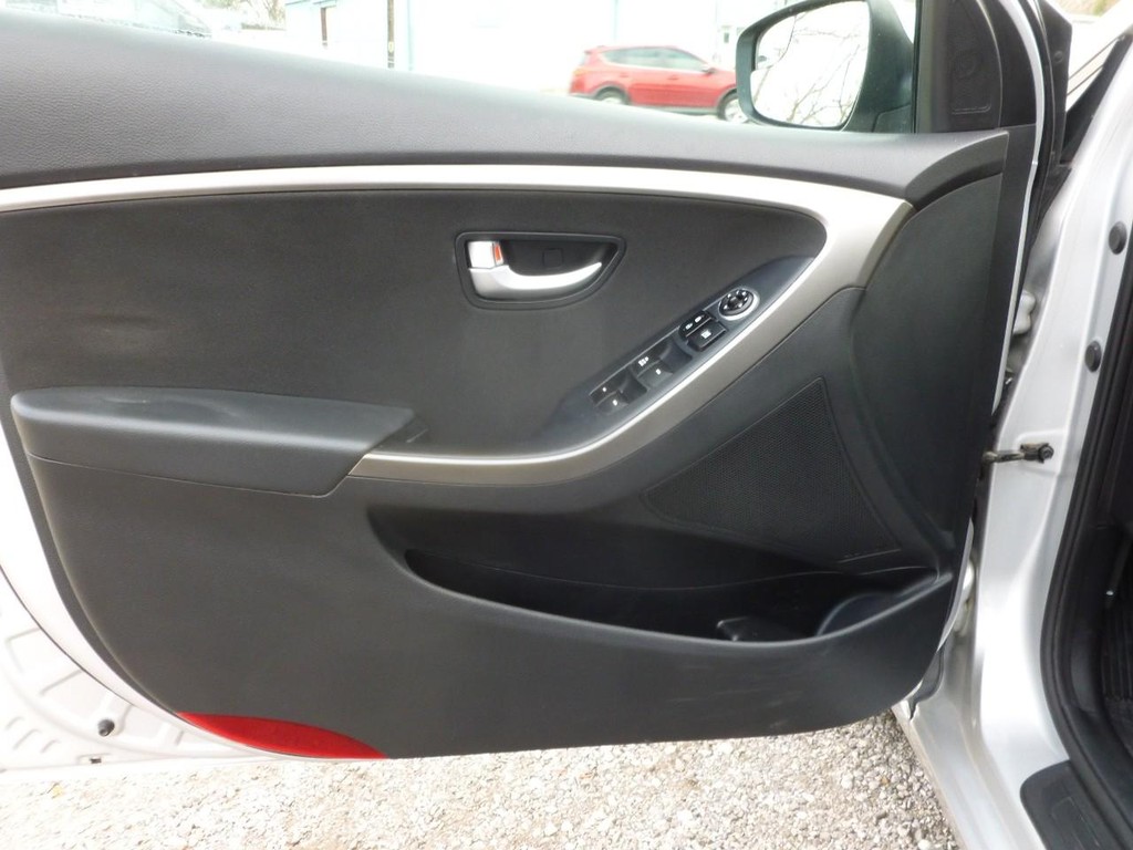 Hyundai Elantra GT Vehicle Image 17