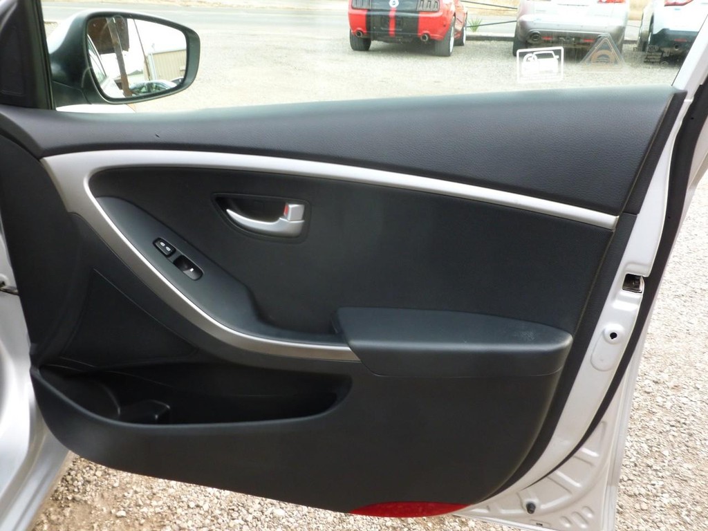 Hyundai Elantra GT Vehicle Image 20