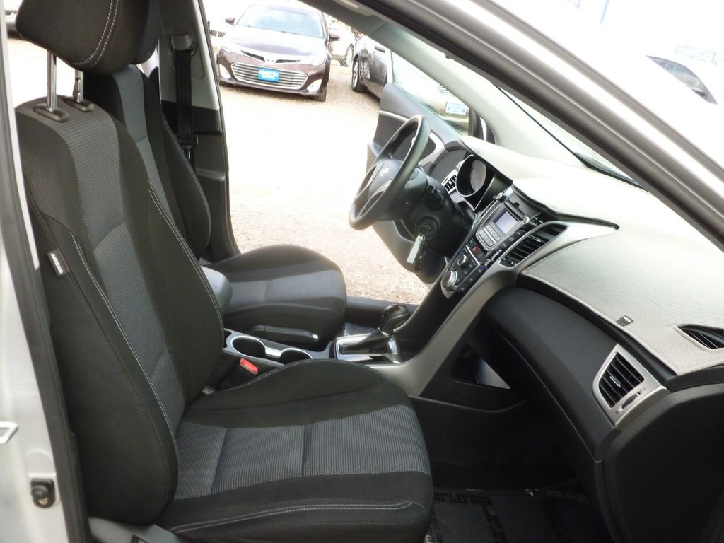 Hyundai Elantra GT Vehicle Image 21