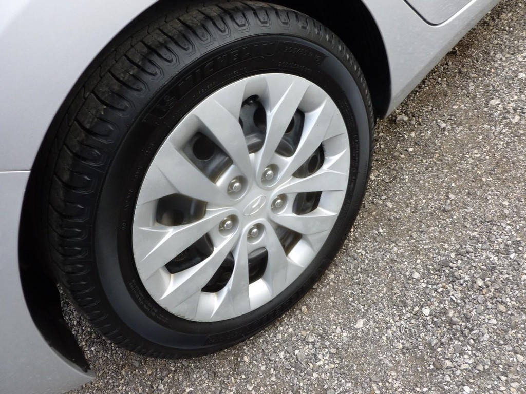 Hyundai Elantra GT Vehicle Image 23