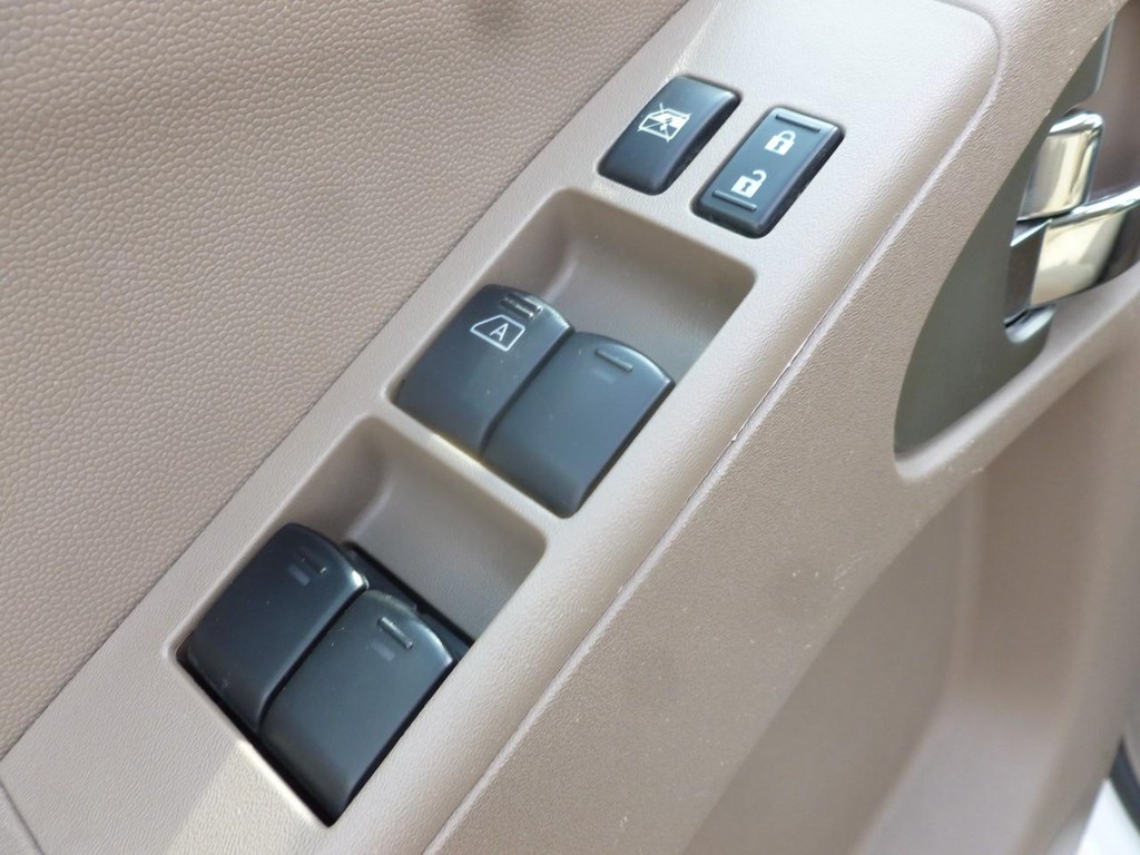 Nissan Frontier Vehicle Image 09