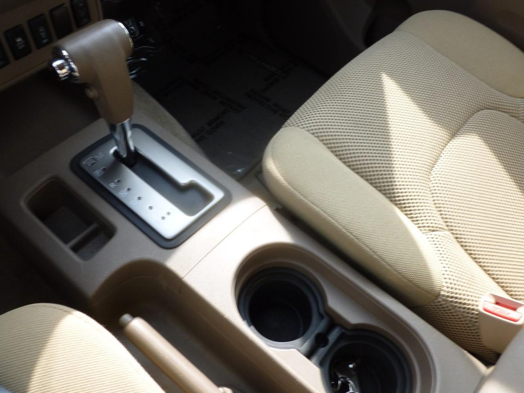 Nissan Frontier Vehicle Image 13