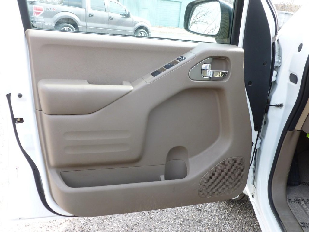 Nissan Frontier Vehicle Image 17