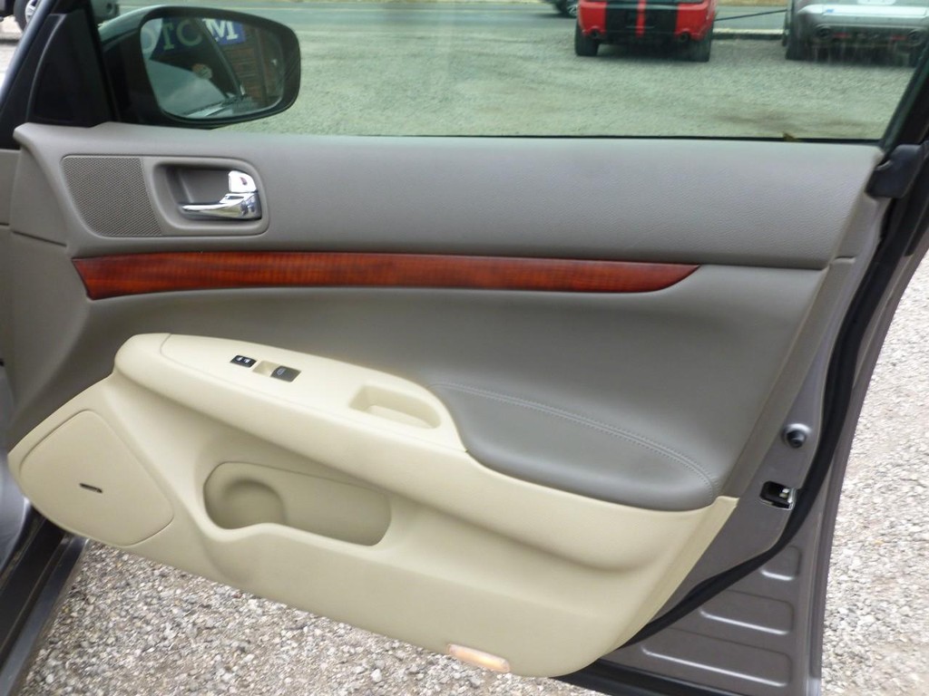 INFINITI G37 Sedan Vehicle Image 24