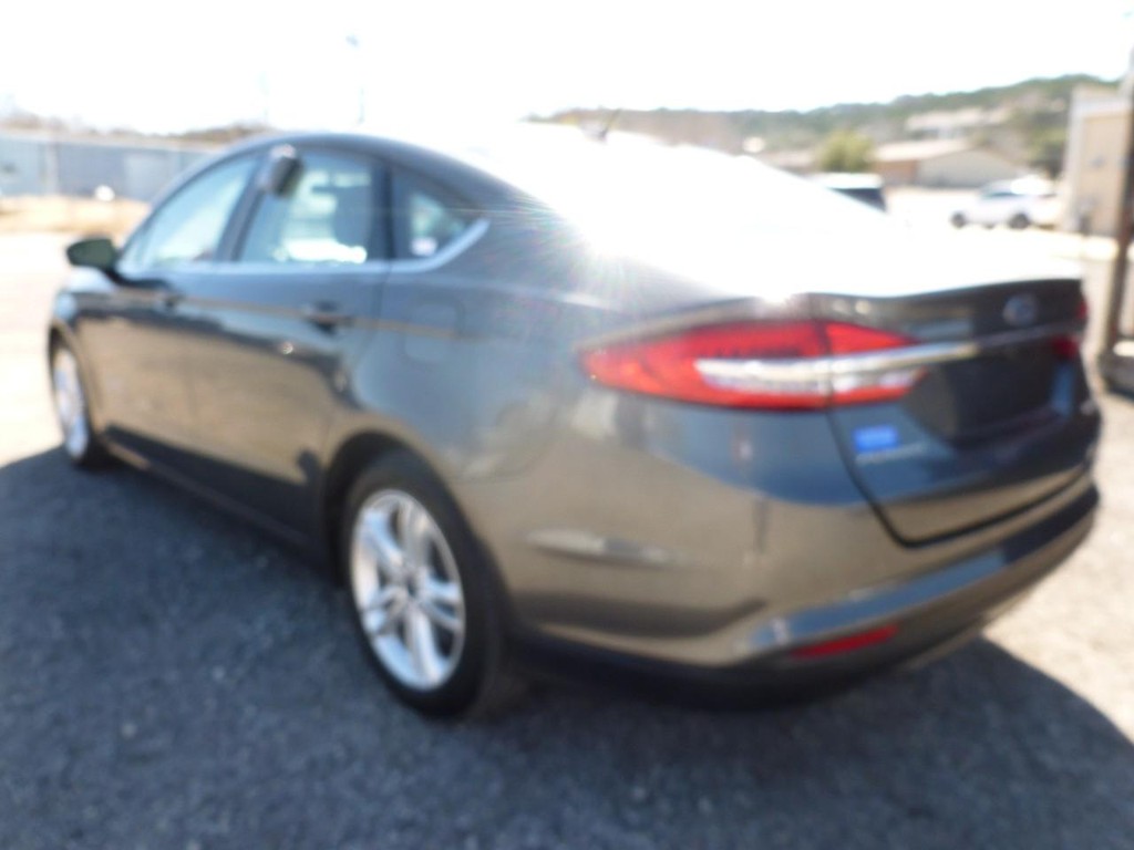 Ford Fusion Hybrid Vehicle Image 02
