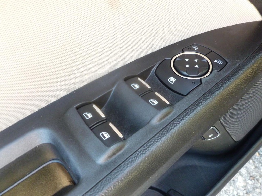 Ford Fusion Hybrid Vehicle Image 09