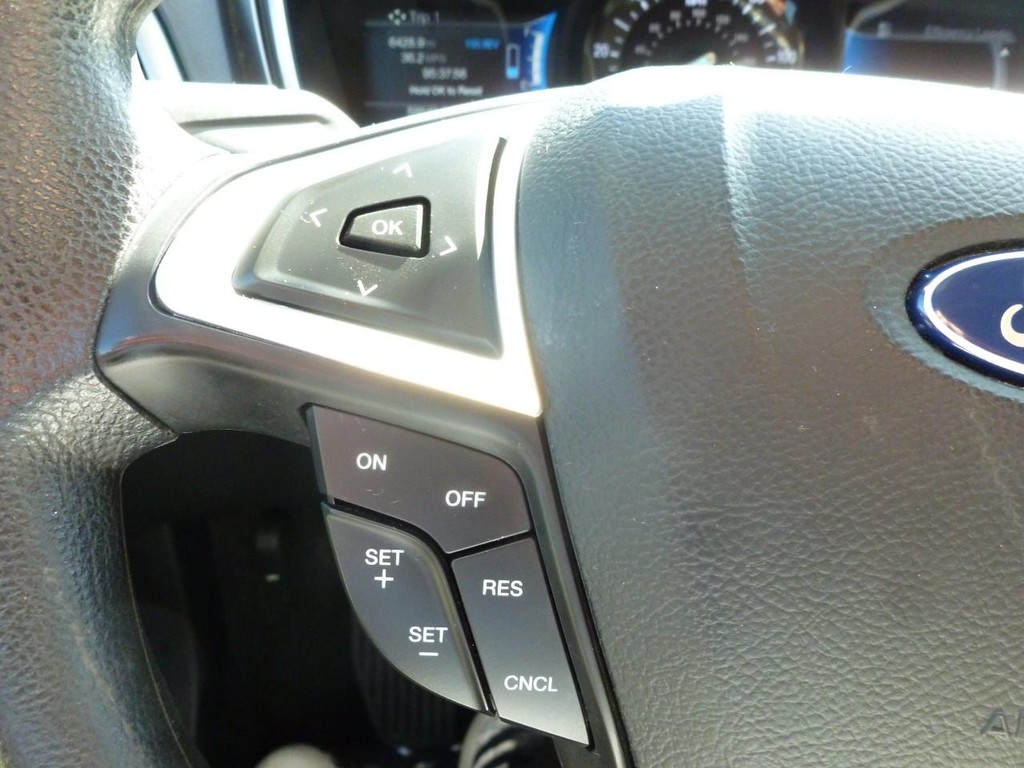 Ford Fusion Hybrid Vehicle Image 11