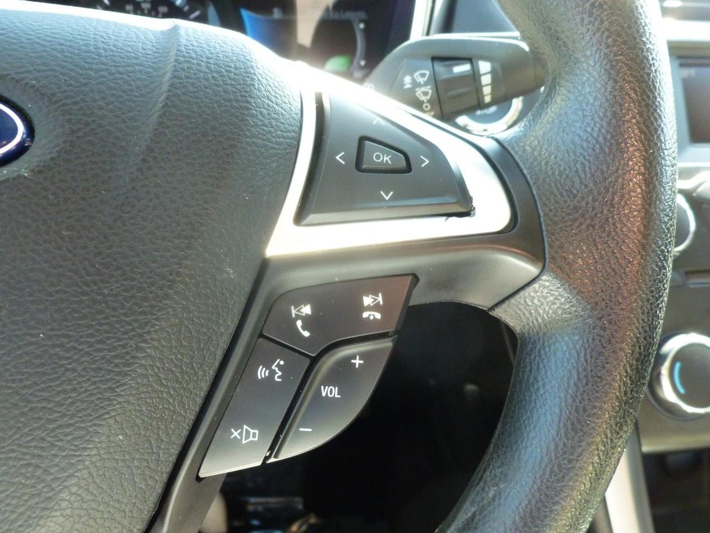 Ford Fusion Hybrid Vehicle Image 12