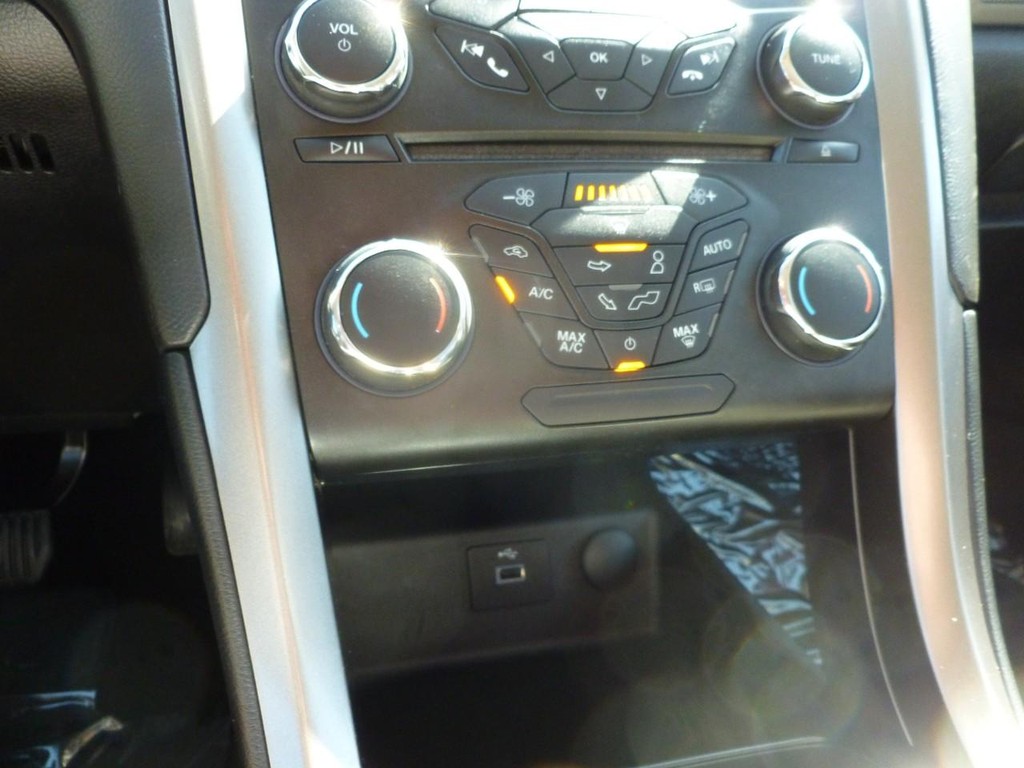 Ford Fusion Hybrid Vehicle Image 15