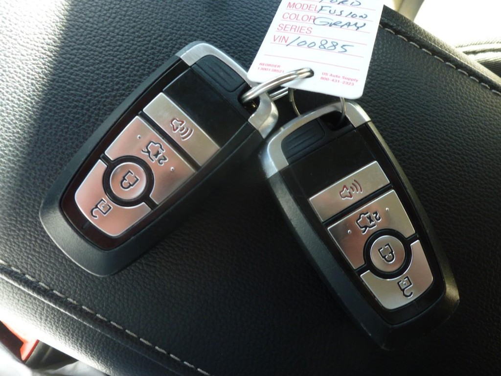 Ford Fusion Hybrid Vehicle Image 18