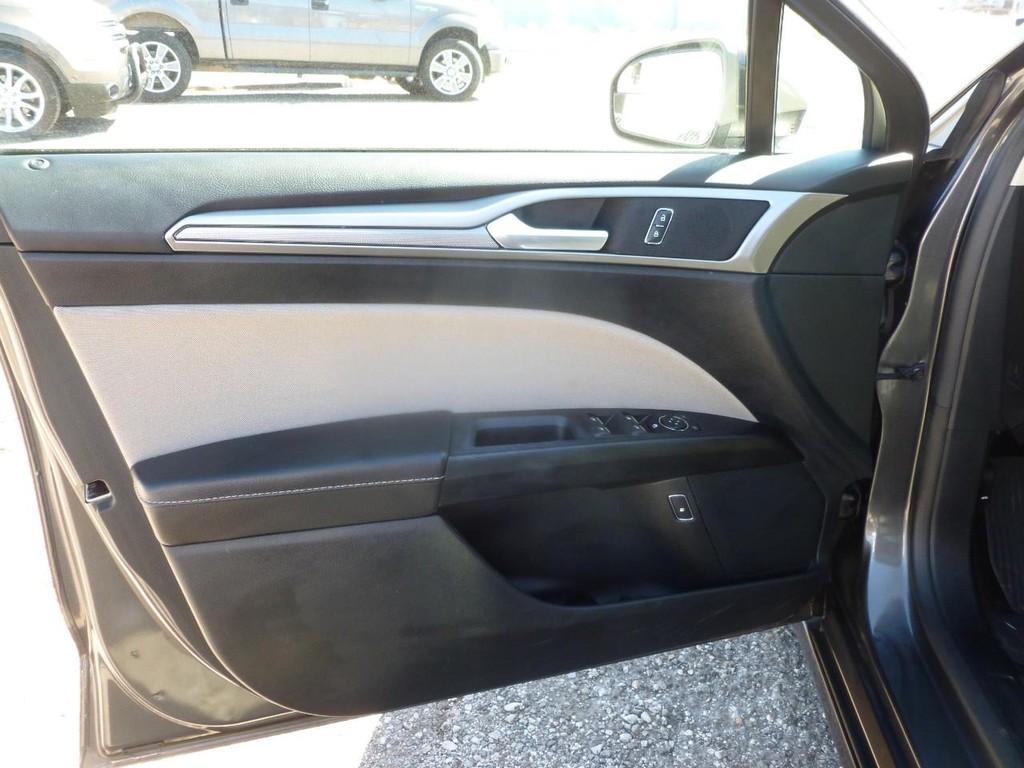 Ford Fusion Hybrid Vehicle Image 19