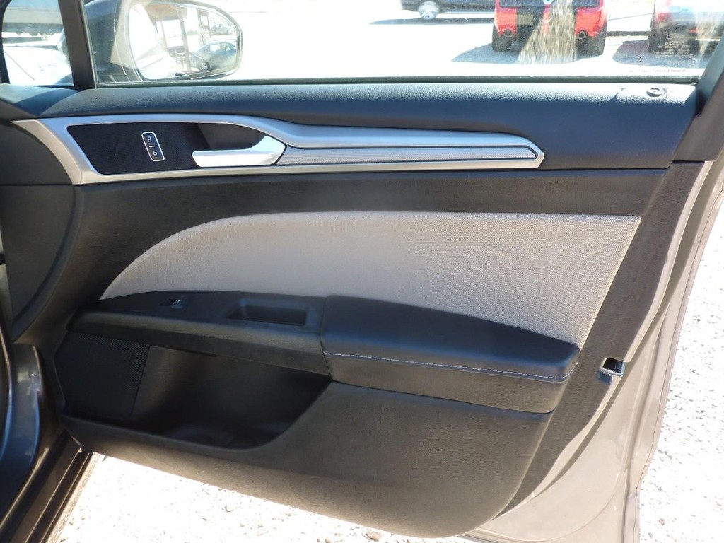 Ford Fusion Hybrid Vehicle Image 22