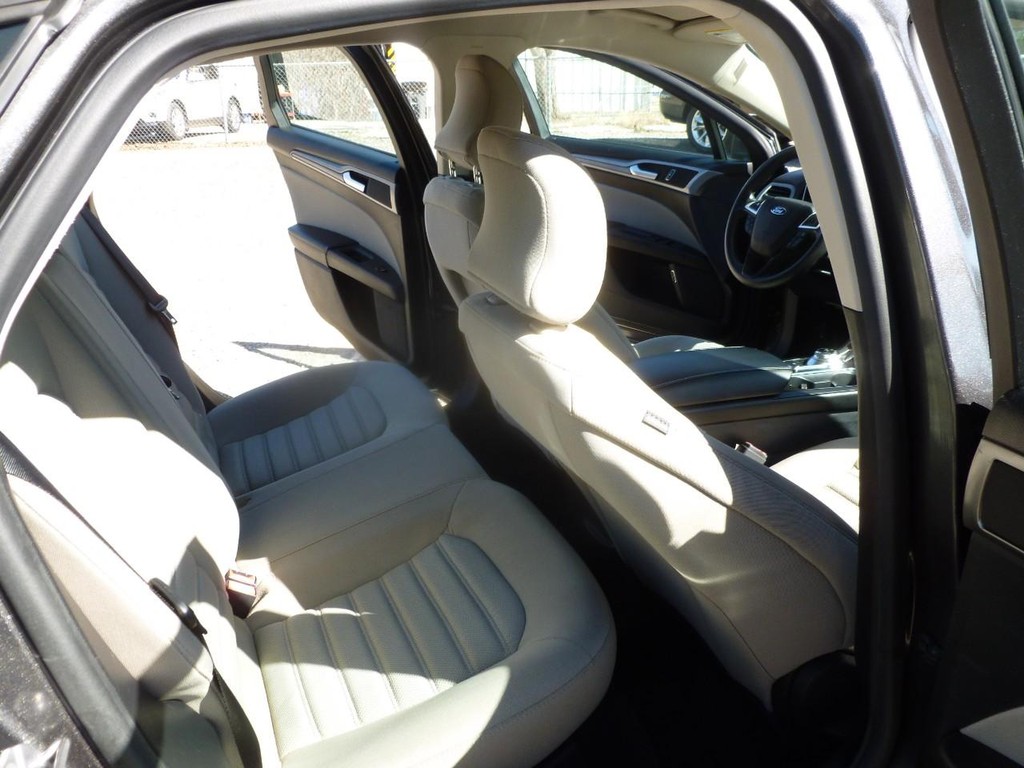 Ford Fusion Hybrid Vehicle Image 24