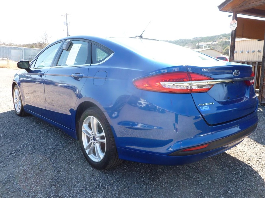 Ford Fusion Hybrid Vehicle Full-screen Gallery Image 02