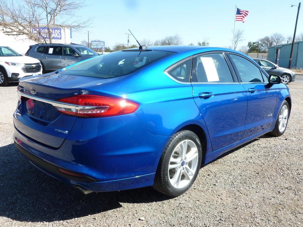 Ford Fusion Hybrid Vehicle Full-screen Gallery Image 03