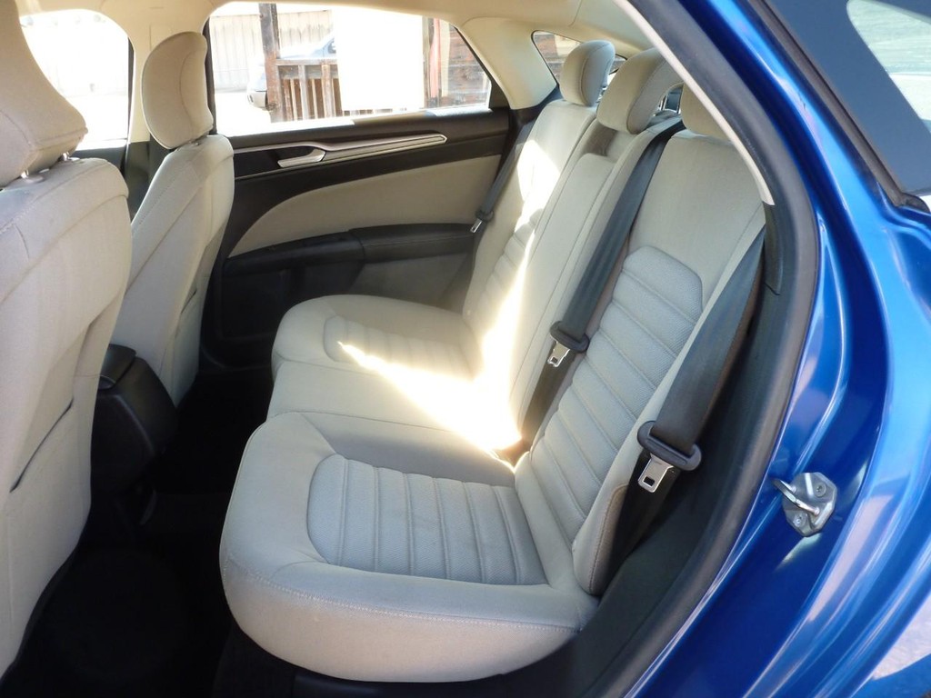 Ford Fusion Hybrid Vehicle Full-screen Gallery Image 06