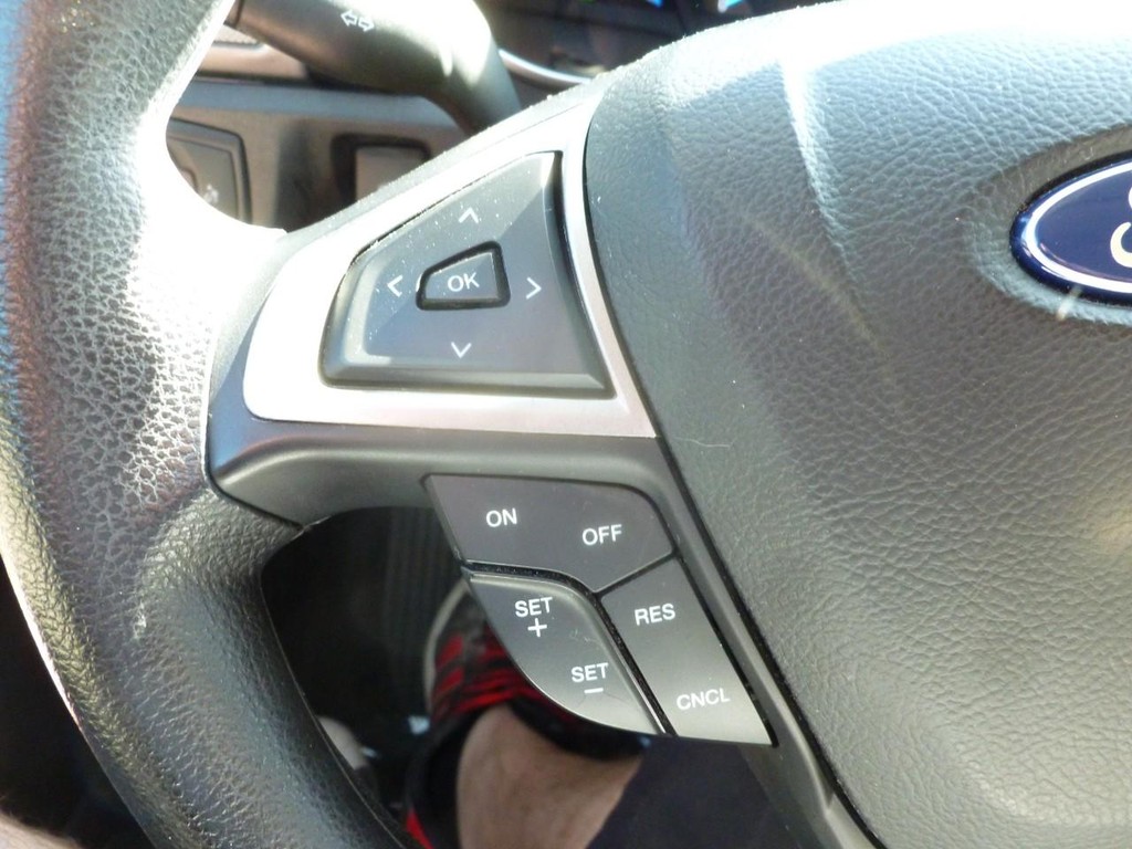 Ford Fusion Hybrid Vehicle Full-screen Gallery Image 10