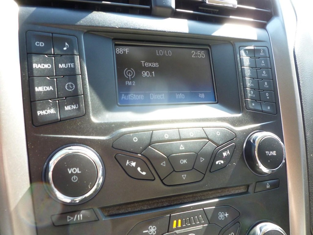 Ford Fusion Hybrid Vehicle Full-screen Gallery Image 12