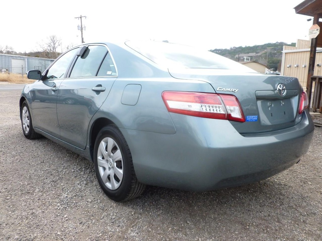 Toyota Camry Vehicle Image 02