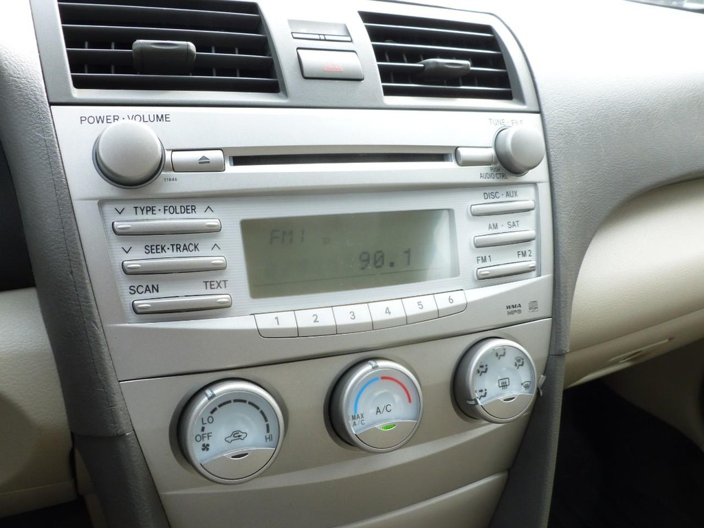 Toyota Camry Vehicle Image 13