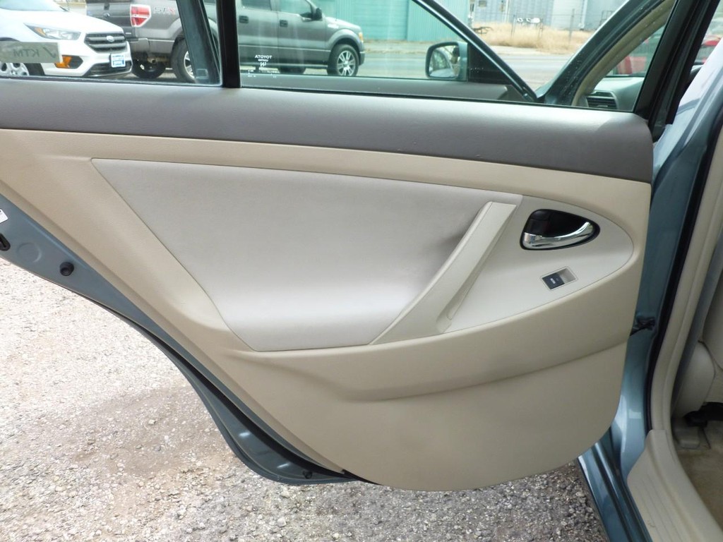 Toyota Camry Vehicle Image 17