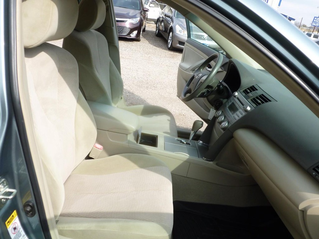 Toyota Camry Vehicle Image 20