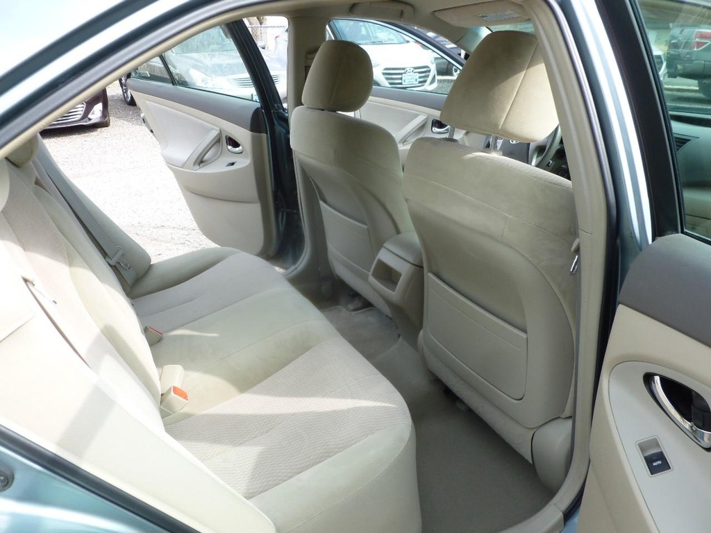 Toyota Camry Vehicle Image 21