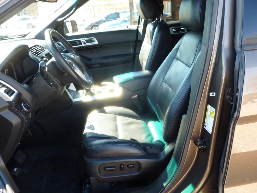 Ford Explorer Vehicle Image 06