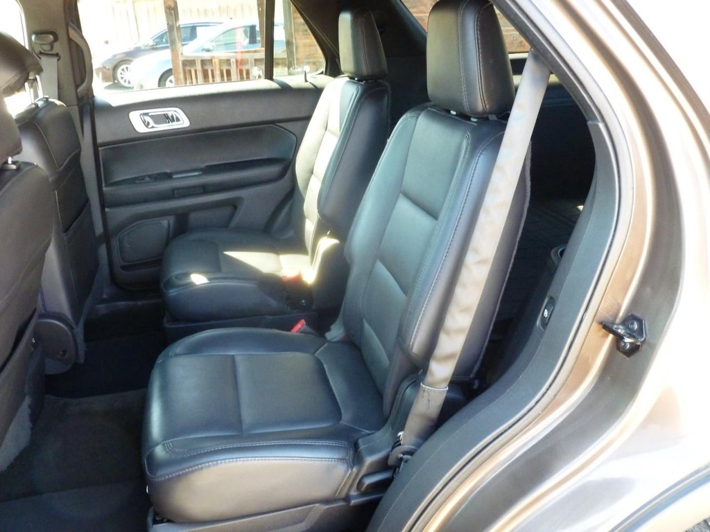 Ford Explorer Vehicle Image 07