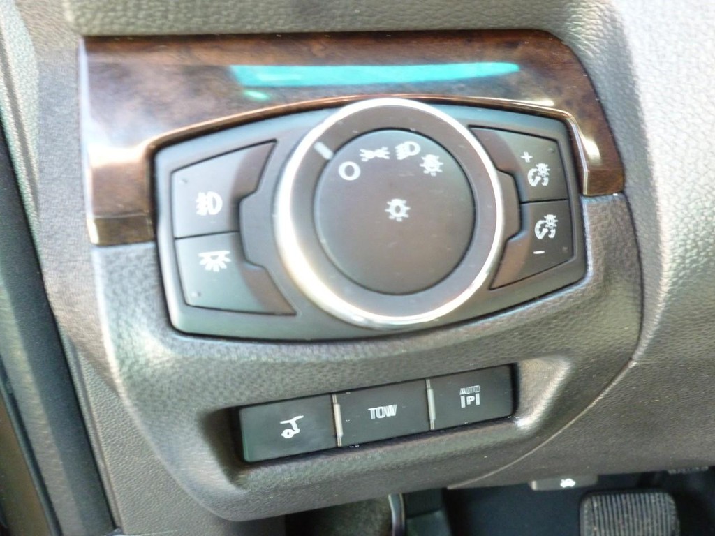 Ford Explorer Vehicle Image 11