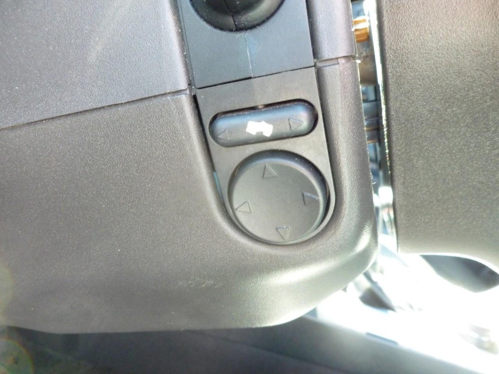 Ford Explorer Vehicle Image 12