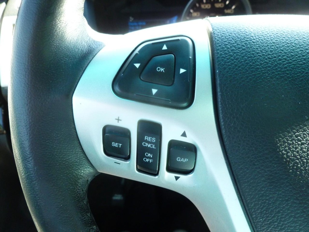 Ford Explorer Vehicle Image 14