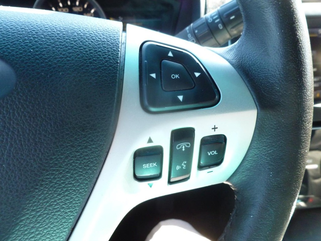 Ford Explorer Vehicle Image 15