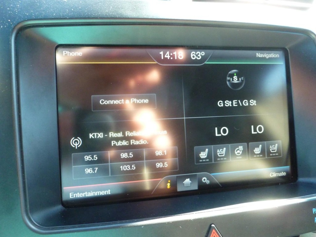 Ford Explorer Vehicle Image 16