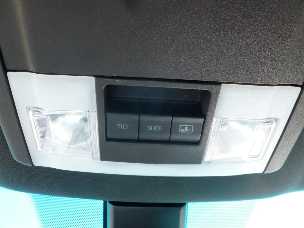 Ford Explorer Vehicle Image 24