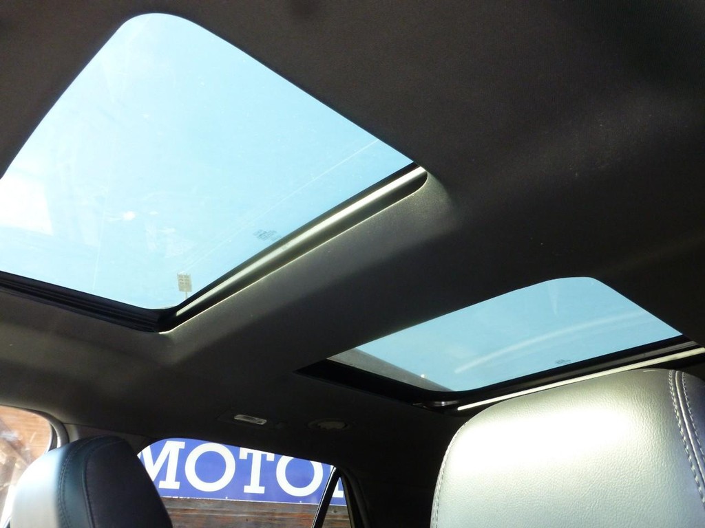 Ford Explorer Vehicle Image 25