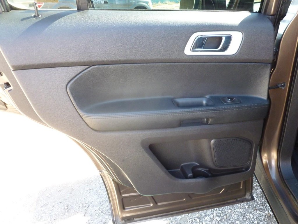 Ford Explorer Vehicle Image 27