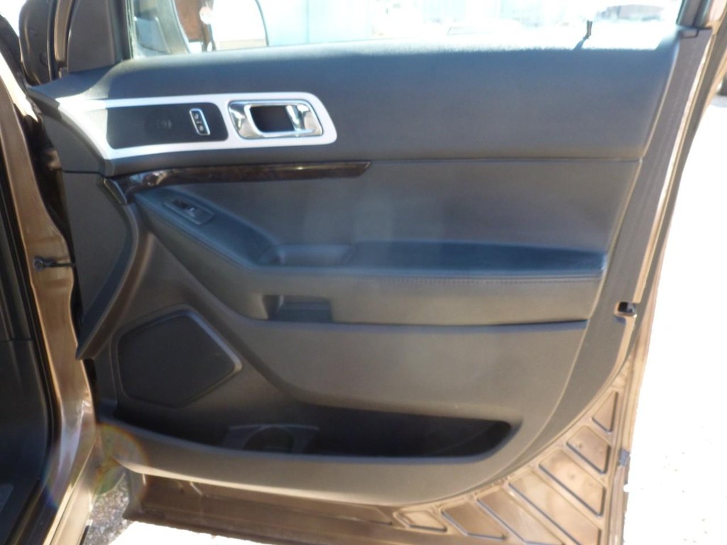 Ford Explorer Vehicle Image 29