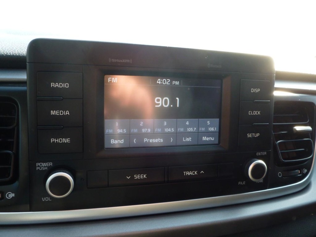 Kia Rio 5-Door Vehicle Full-screen Gallery Image 12