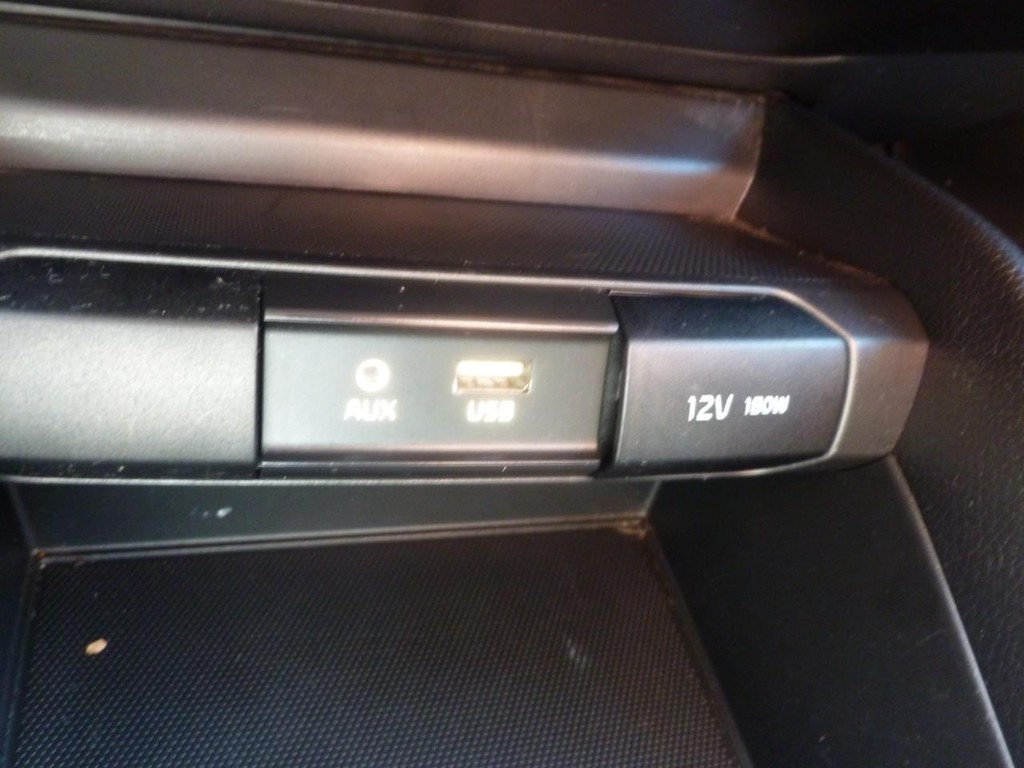 Kia Rio 5-Door Vehicle Full-screen Gallery Image 17