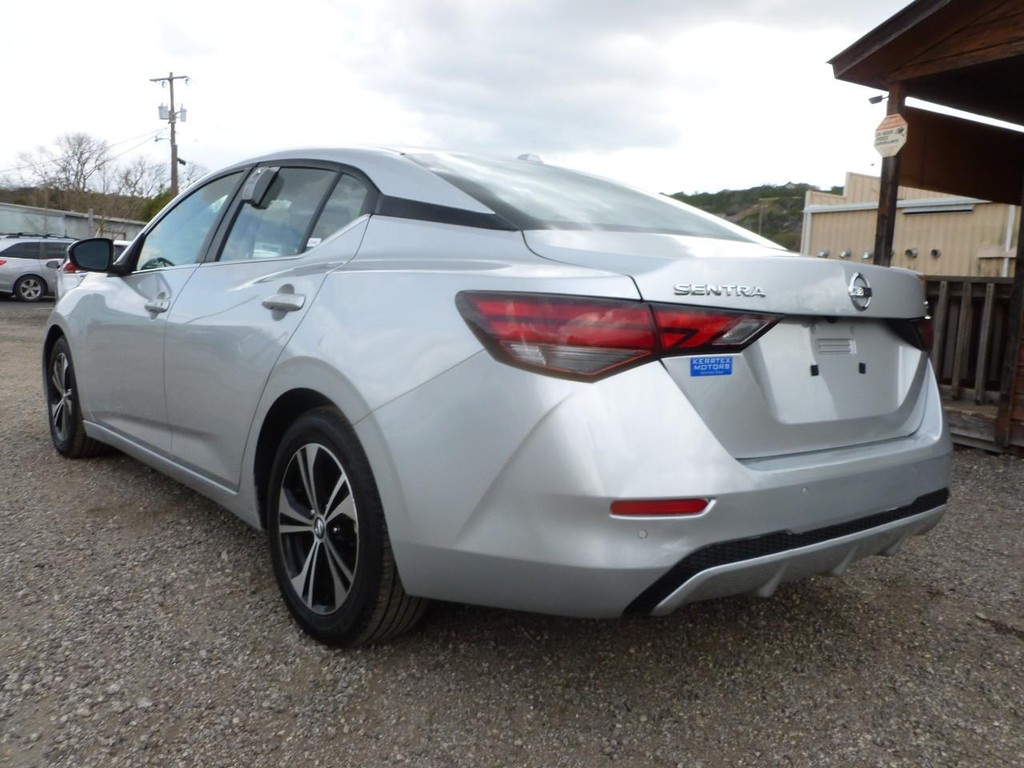 Nissan Sentra Vehicle Image 02