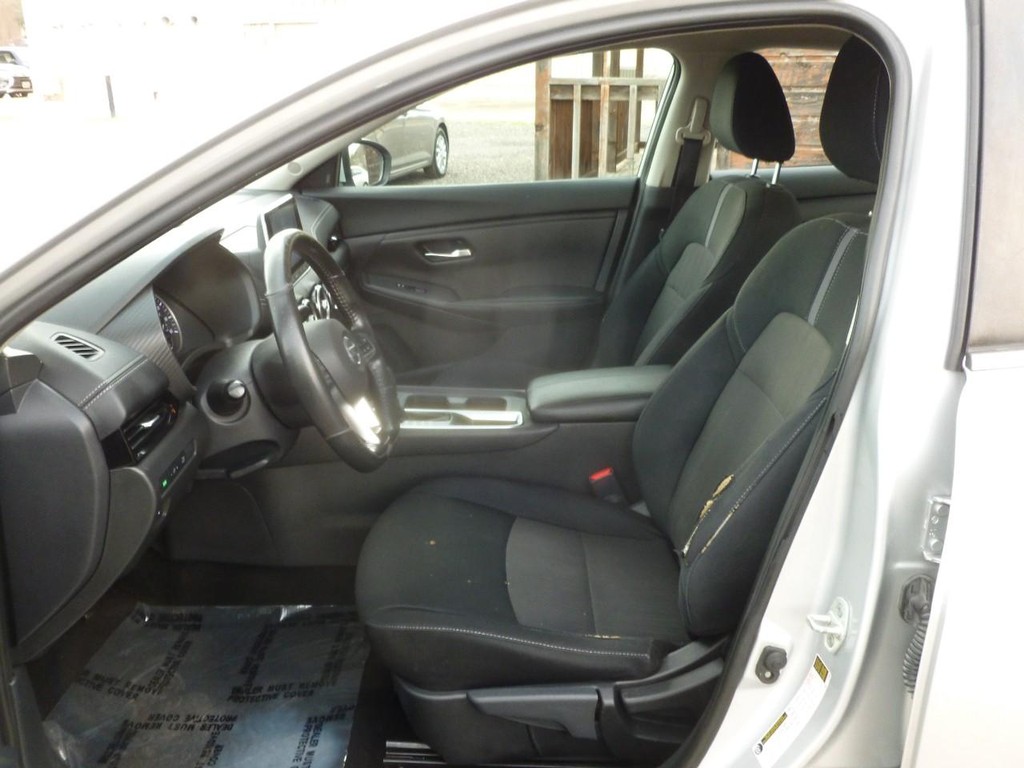 Nissan Sentra Vehicle Image 06