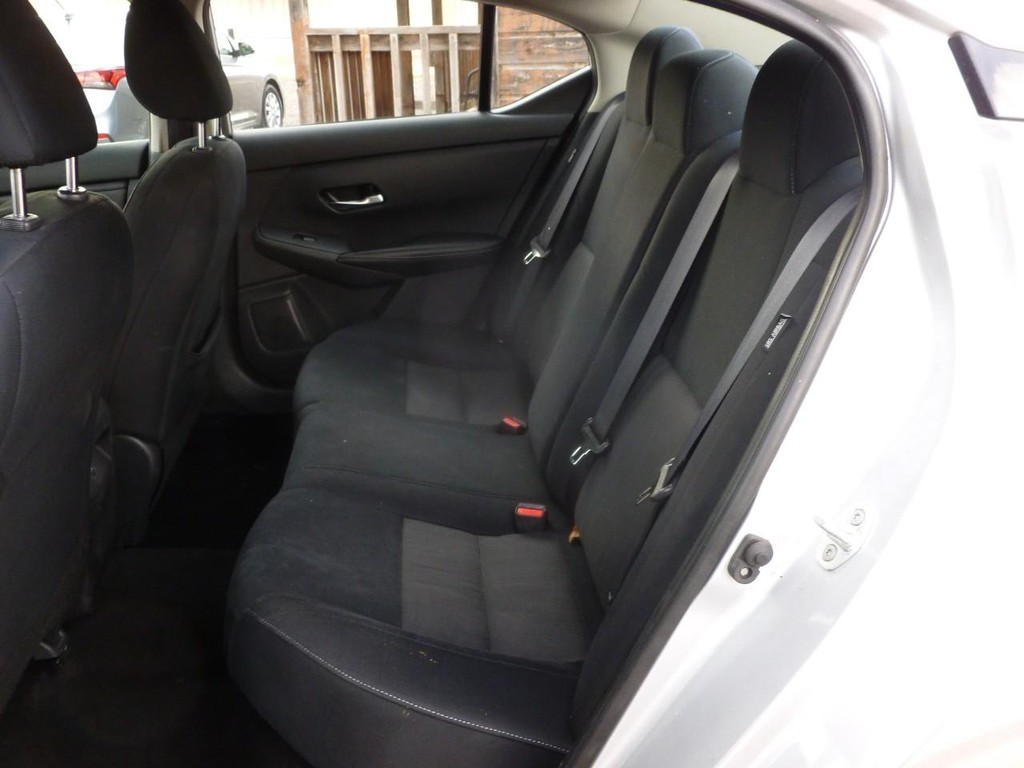 Nissan Sentra Vehicle Image 07