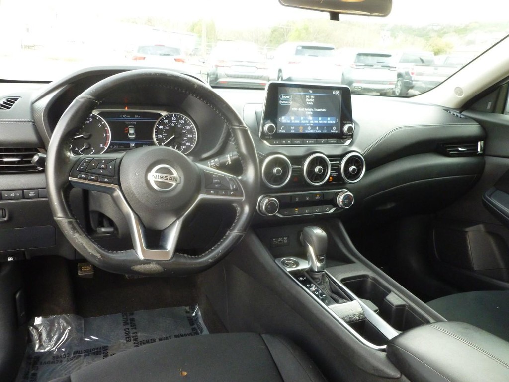 Nissan Sentra Vehicle Image 08