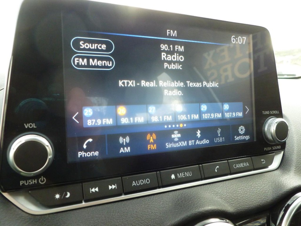 Nissan Sentra Vehicle Image 13